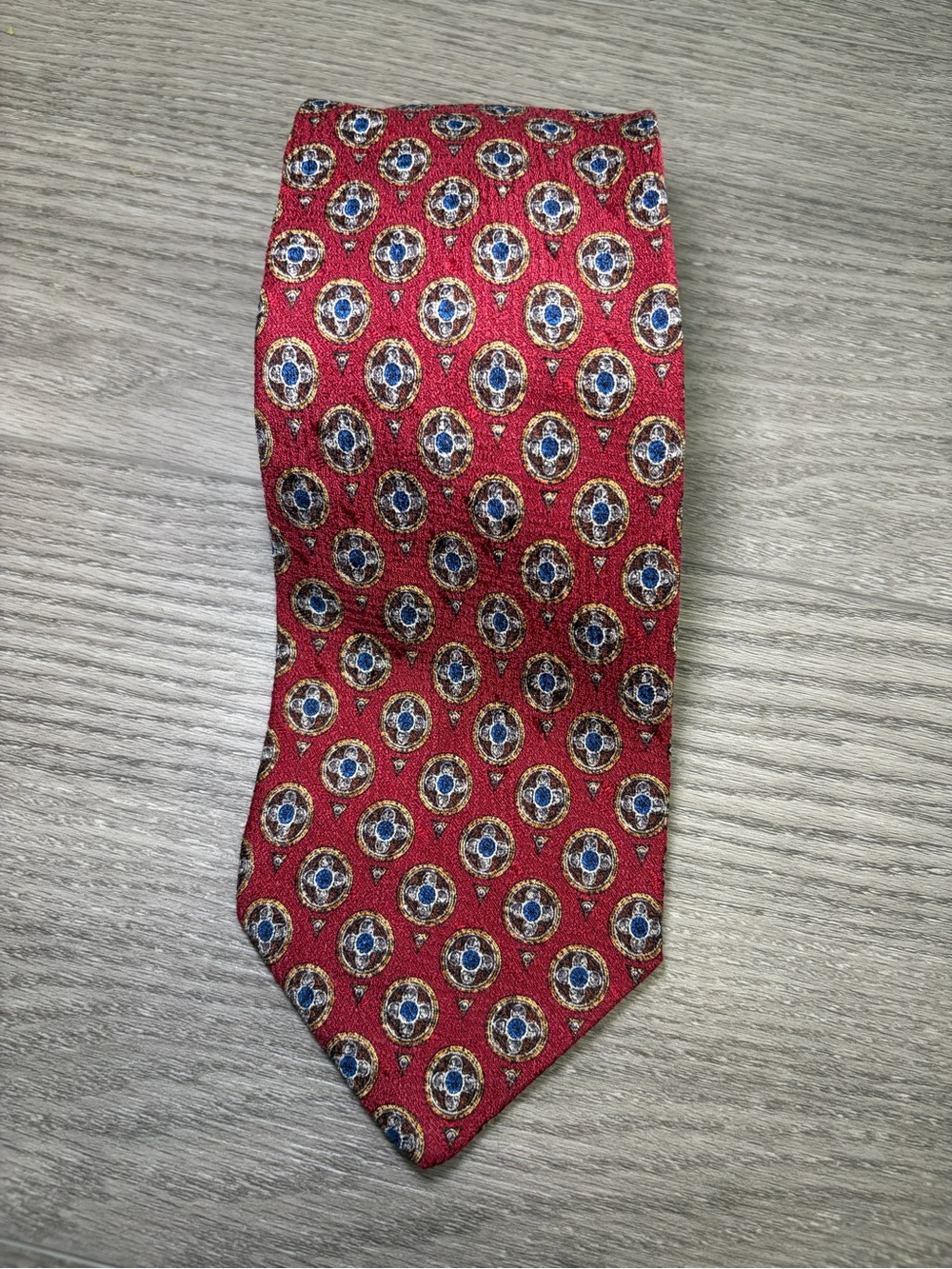 Vintage Valentino Cravatte Red Silk Geometric Medallion Neck Tie Made in Italy - Picture 9 of 9
